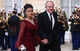 Salma Hayek and François-Henri Pinault at the dinner in honor of Xi Jinping at the Elysée.